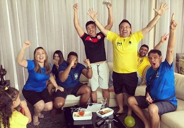 Políticos comemoram vitória do Brasil contra a Costa Rica