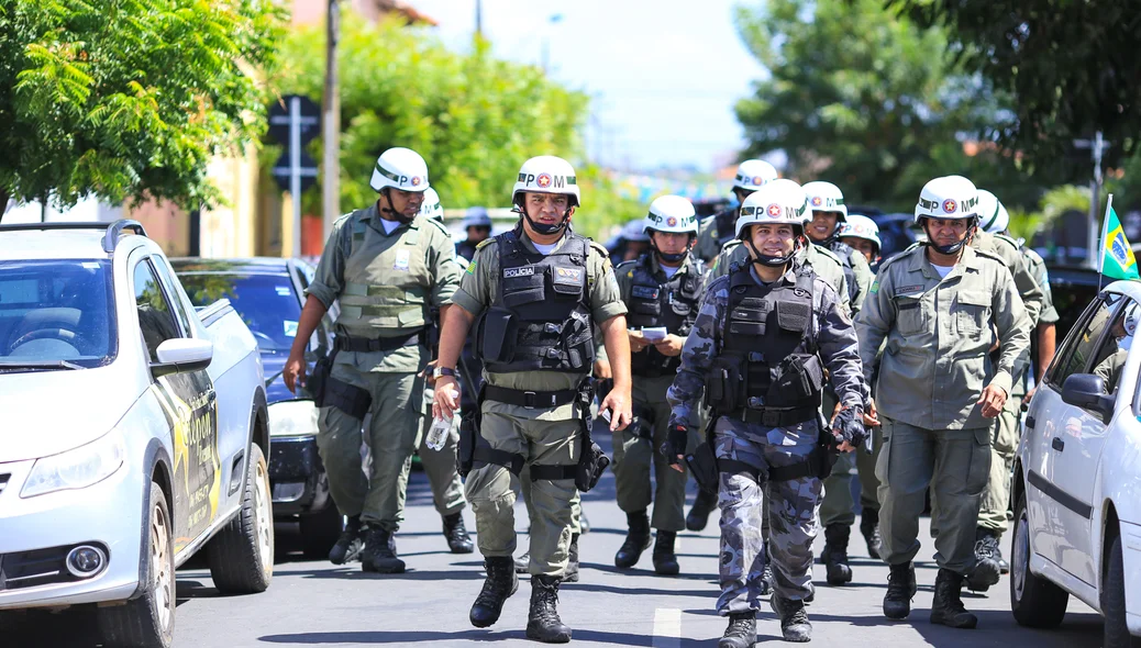 Policiamento  no bairro Dirceu