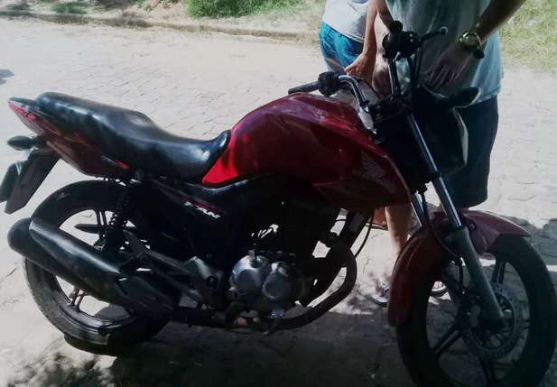 Motocicleta recuperada pela PM