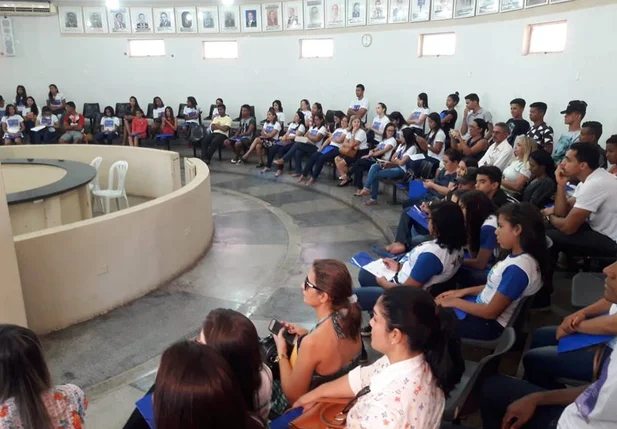 Debate sobre o trabalho infantil em Picos