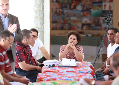 Senadora Regina Sousa se reúne com representantes da Cooperativa de Transporte Alternativo
