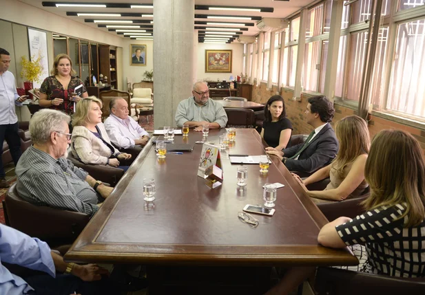 Reunião entre representantes das duas instituições