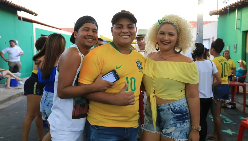 Alegria estampada no rosto dos torcedores