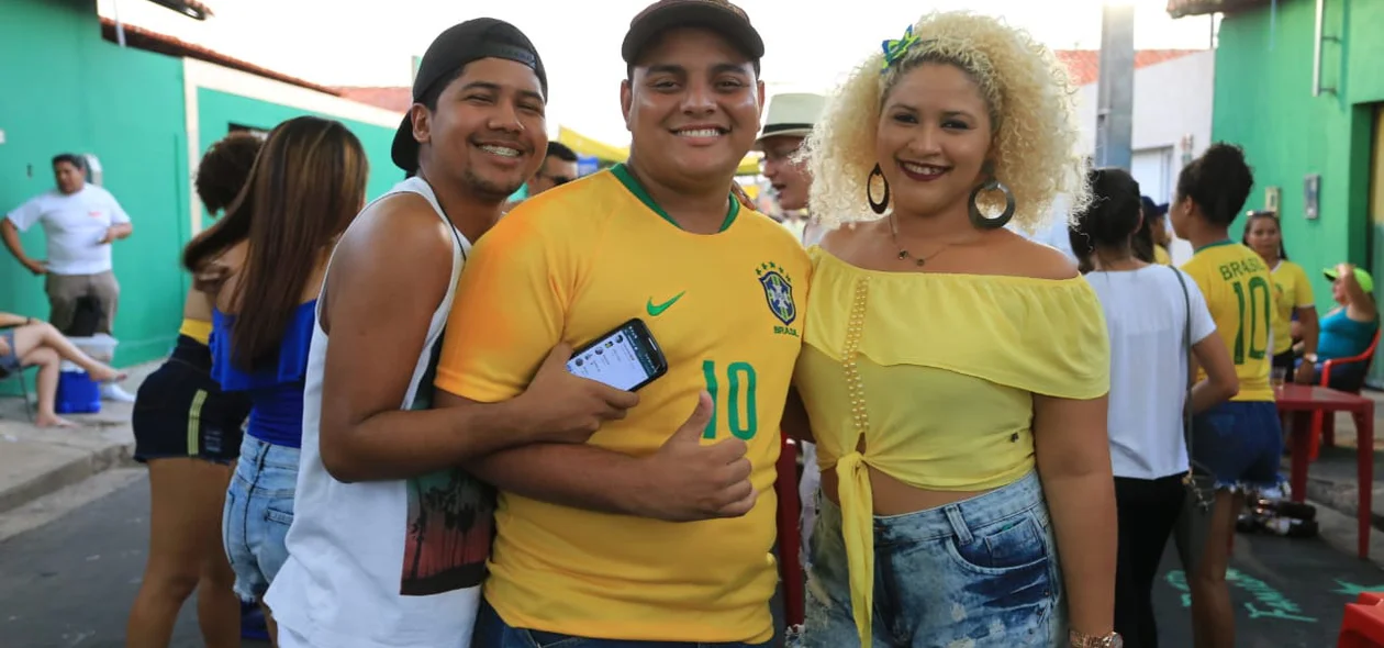 Alegria estampada no rosto dos torcedores