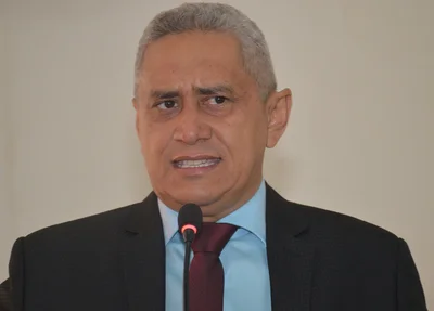 José Luís de Carvalho (PTB) encabeça chapa de oposição ao prefeito