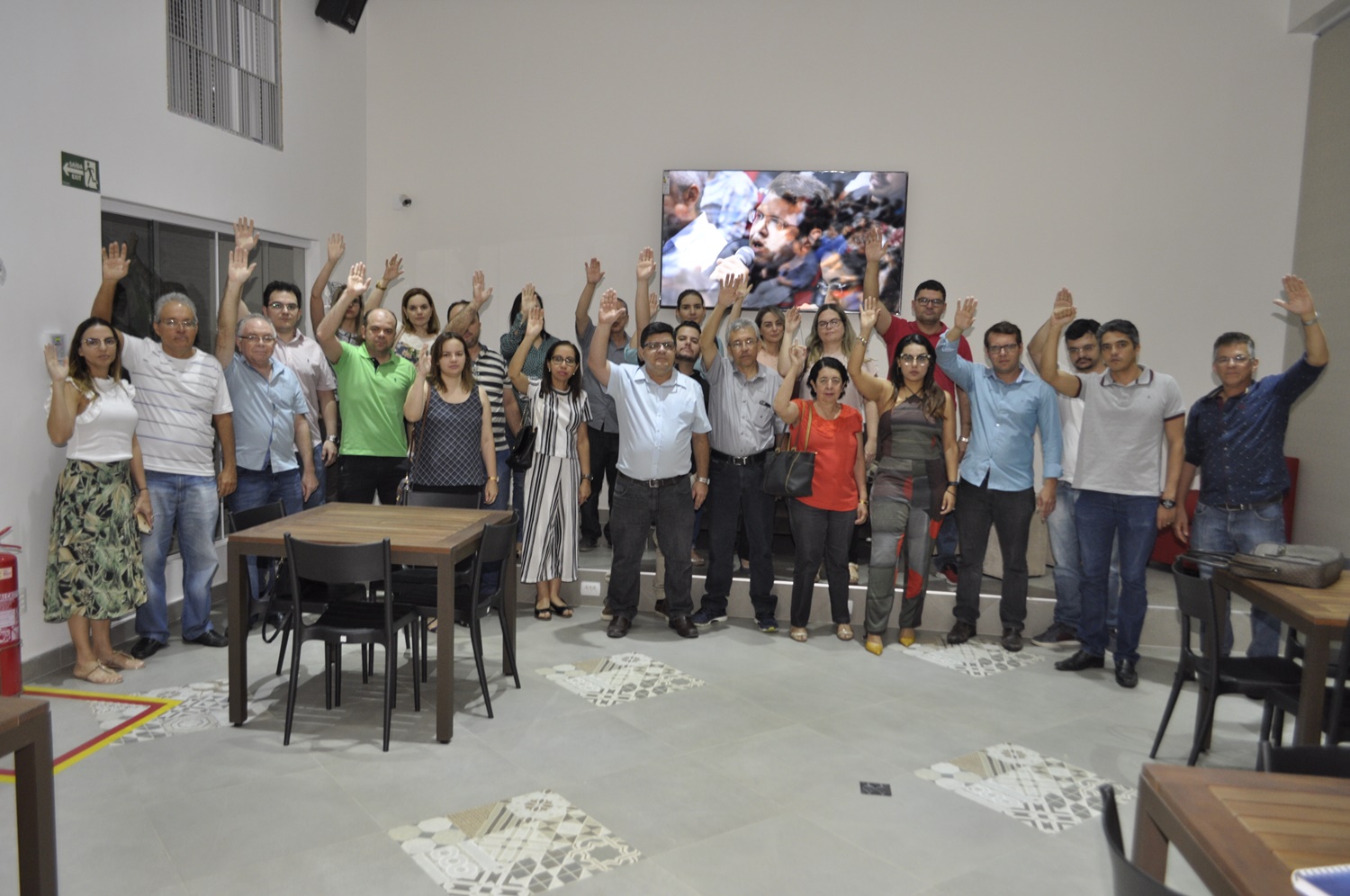 Médicos vão paralisar atendimentos com indicativo de greve em Teresina