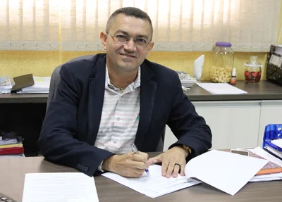 Padre Walmir assina decreto convocando aprovados em concurso 