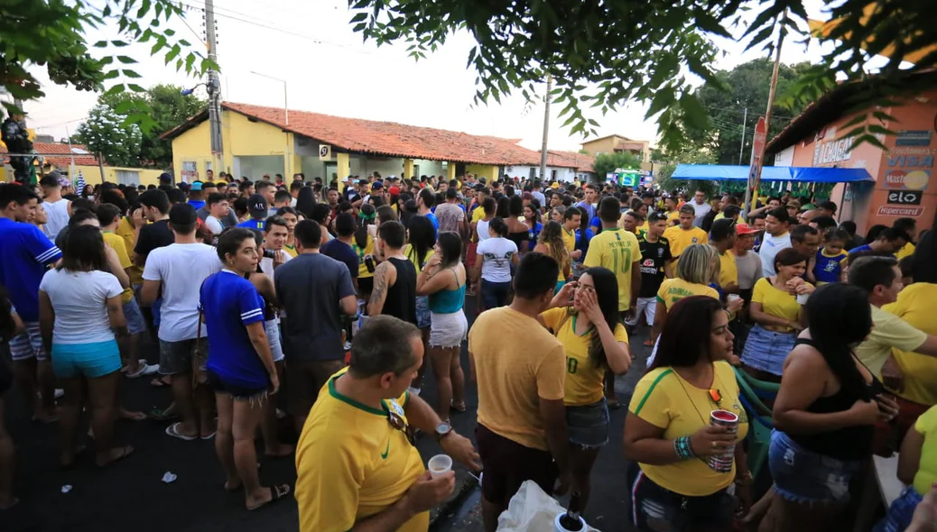Teresinenses comemoram classificação do Brasil para as oitavas