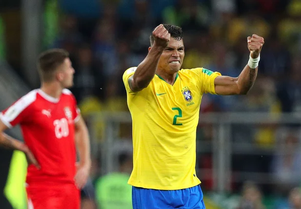 Thiago Silva do Brasil comemora seu gol durante a partida entre Sérvia x Brasil