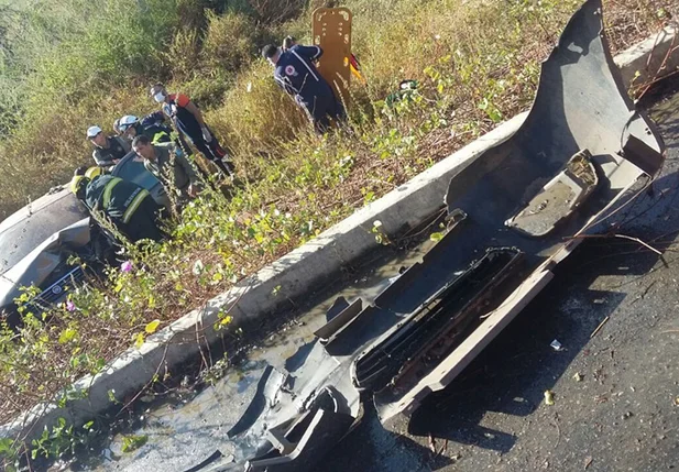 Acidente deixa homem preso nas ferragens no litoral do Piauí