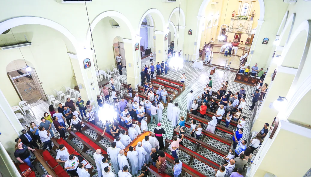 Chegada do corpo na Igreja catedral nossa senhora das dores