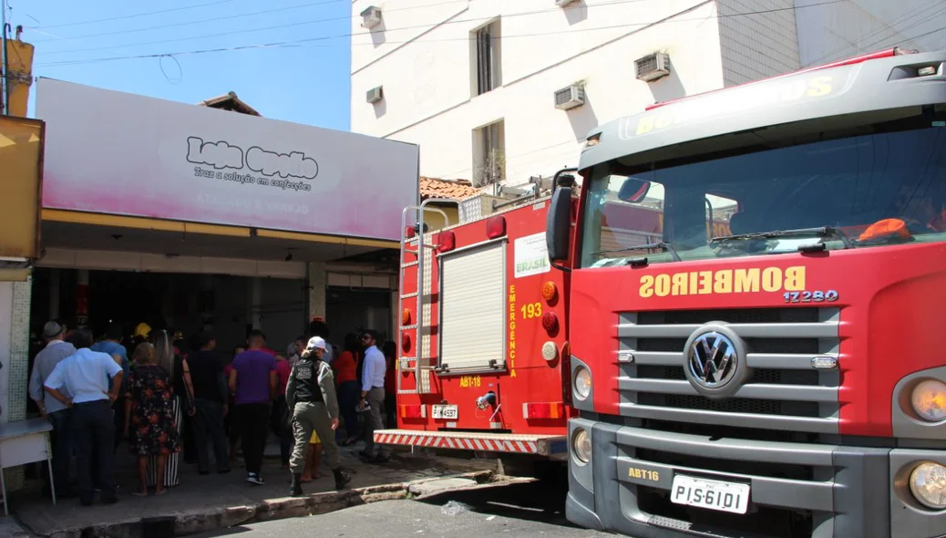 Loja Opção foi atingida pelo fogo