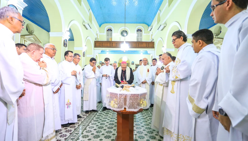 Padres recebem corpo de Dom Miguel Câmara