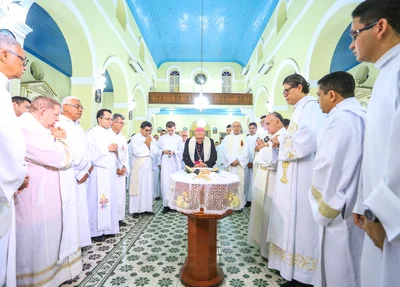 Padres recebem corpo de Dom Miguel Câmara