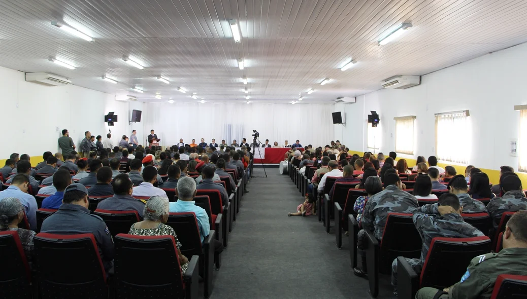 Amigos e familiares participaram da solenidade