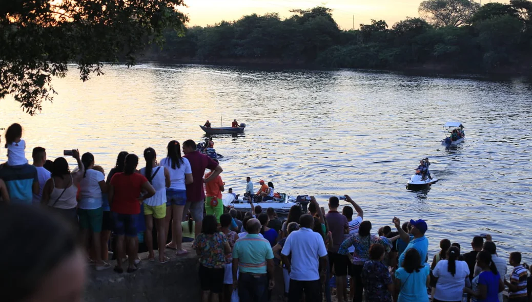 Chegada da imagem de São Pedro no cais do Rio Poti