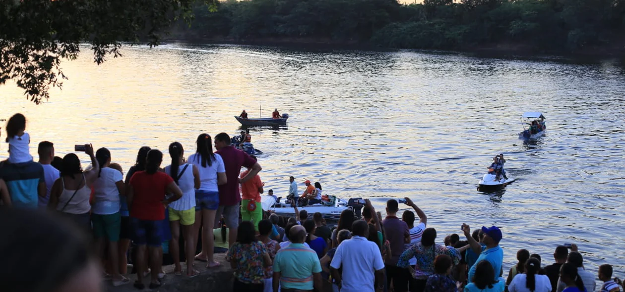 Chegada da imagem de São Pedro no cais do Rio Poti
