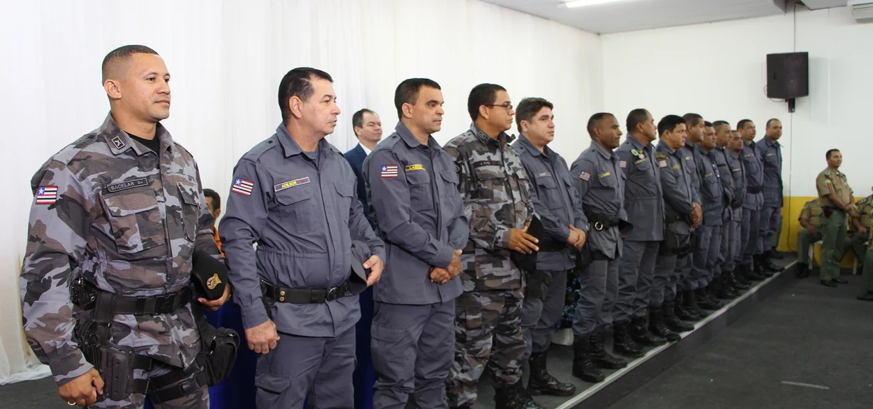 Solenidade de entrega de medalhas e promoções