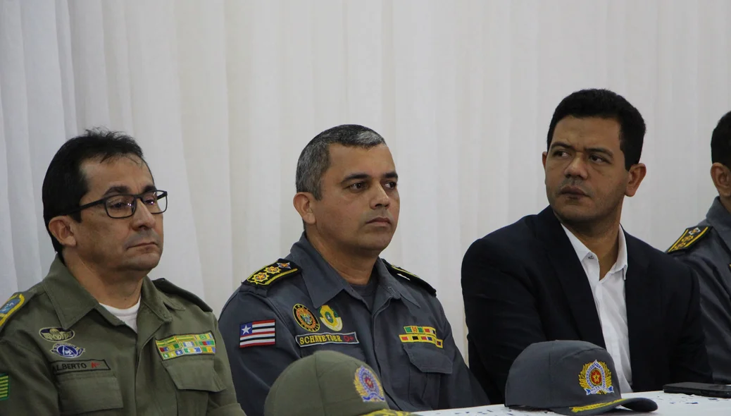 Ten.cel Alberto Meneses, ten.cel Hormann Schnneyder e prefeito Luciano Leitoa