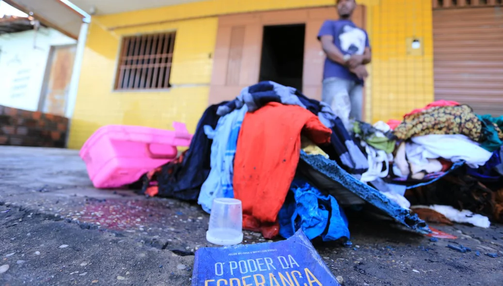 Objetos que restaram do incêndio