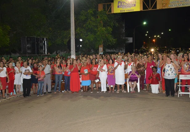 Devotos participam da celebração
