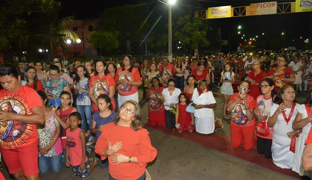 Festa atrai pessoas  de todas as idades