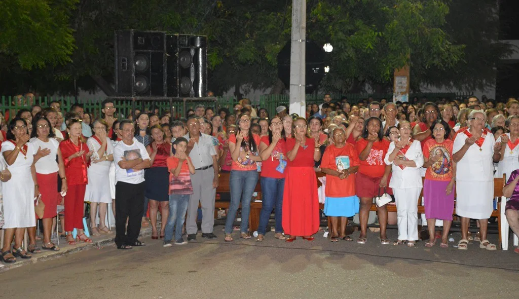 Festa do Sagrado Coração de Jesus reúne centenas de devotos