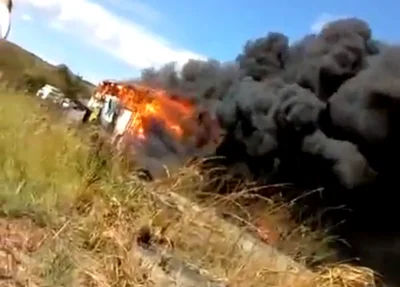Ônibus pega fogo na BR 135