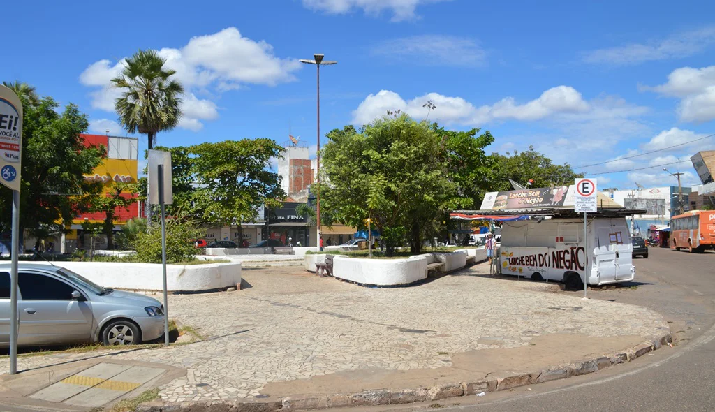 Praça Félix Pacheco será revitalizada após remoção de trailers