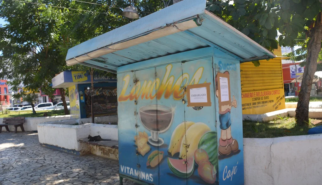 Prefeitura de Picos embarga trailers da praça Félix Pacheco