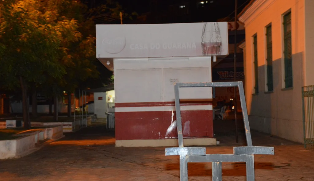 Trailers serão removidos da praça Josino Ferreira
