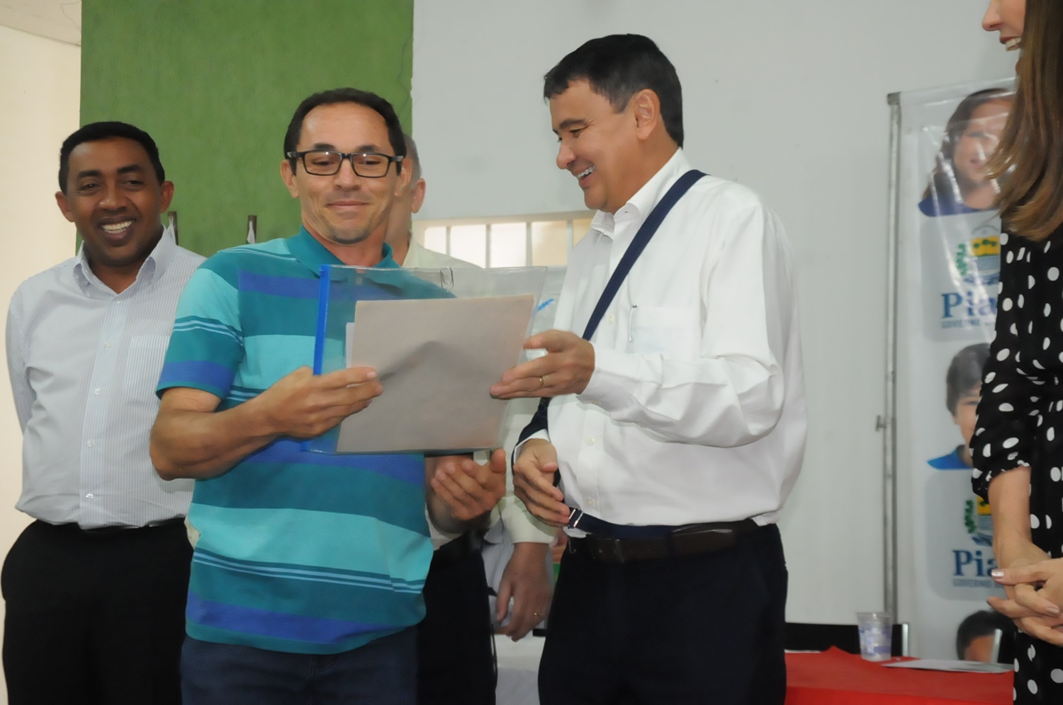 Governador Wellington Dias durante solenidade de entrega de regularização fundiária em Floriano