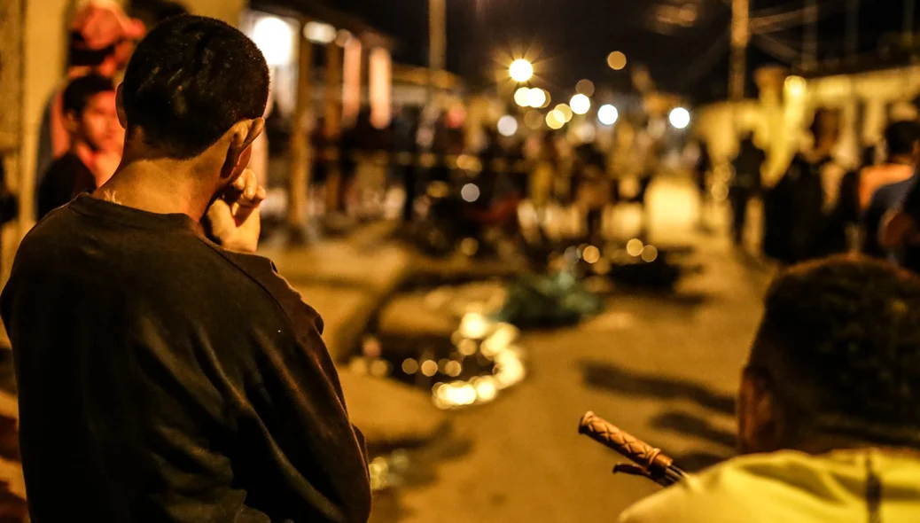 Populares se aglomeraram na avenida do Parque Brasil, após acidente 