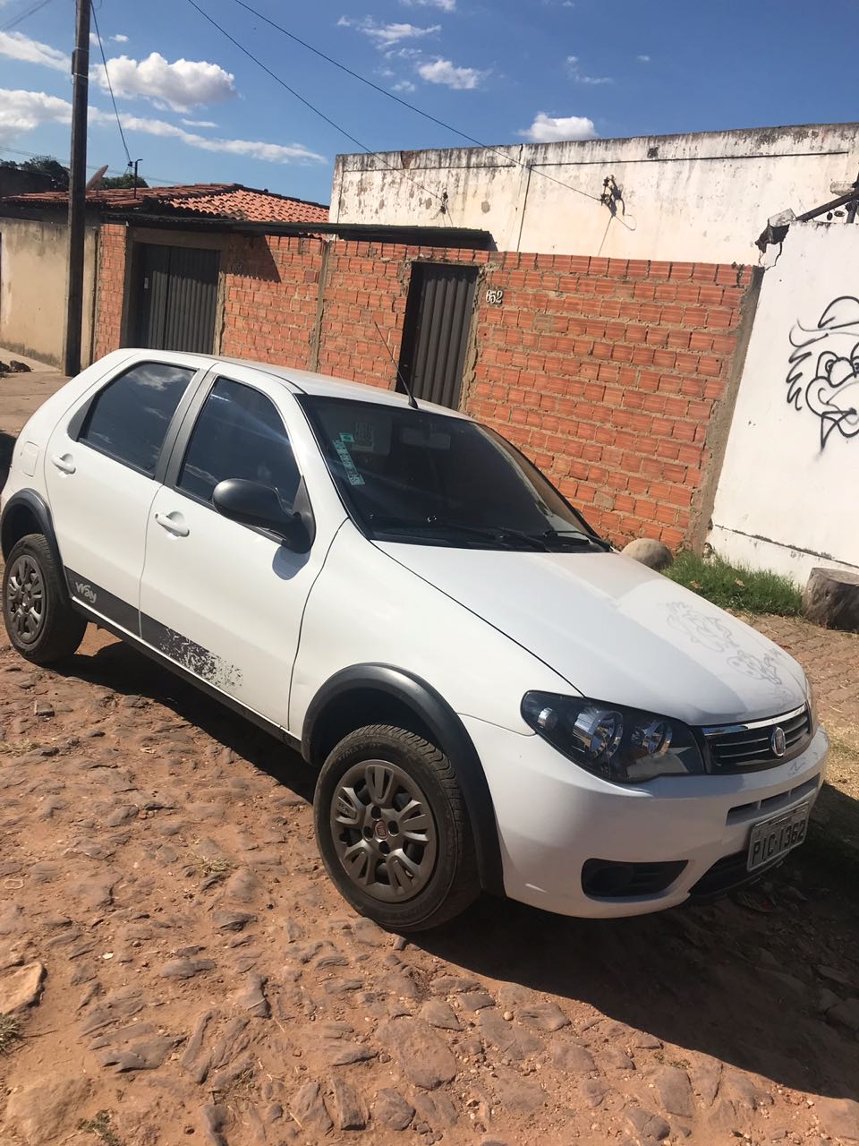 Veículo roubado no bairro Lourival Parente