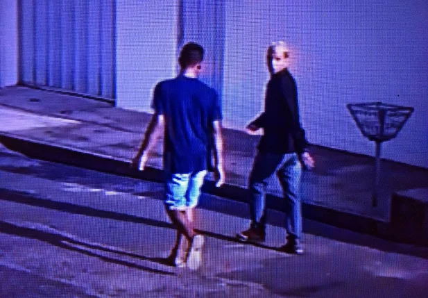 Dupla abandonou  motocicleta no Lourival Parente
