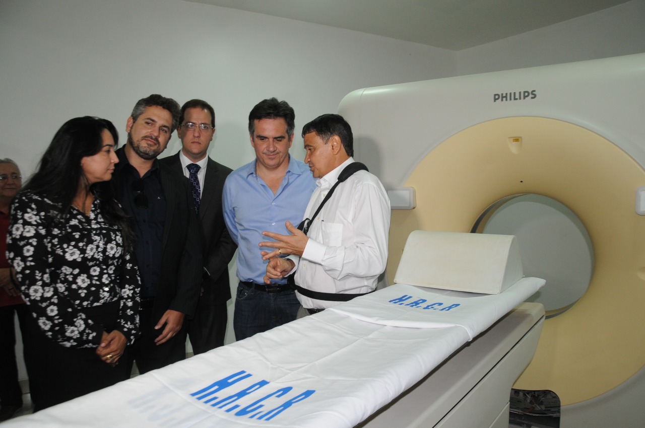 Wellington Dias e Ciro Nogueira durante inauguração de hospital em Piripiri