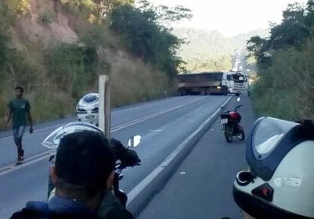 Caminhão quebra e parte da BR 343 fica interditada