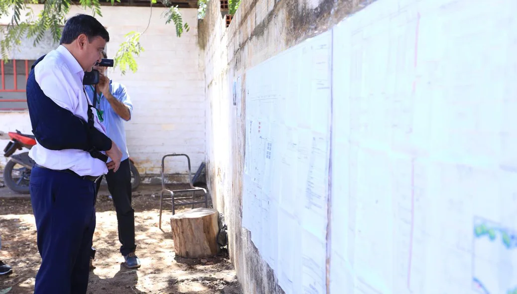 Governador visita terreno em que será construído nova maternidade do Piauí