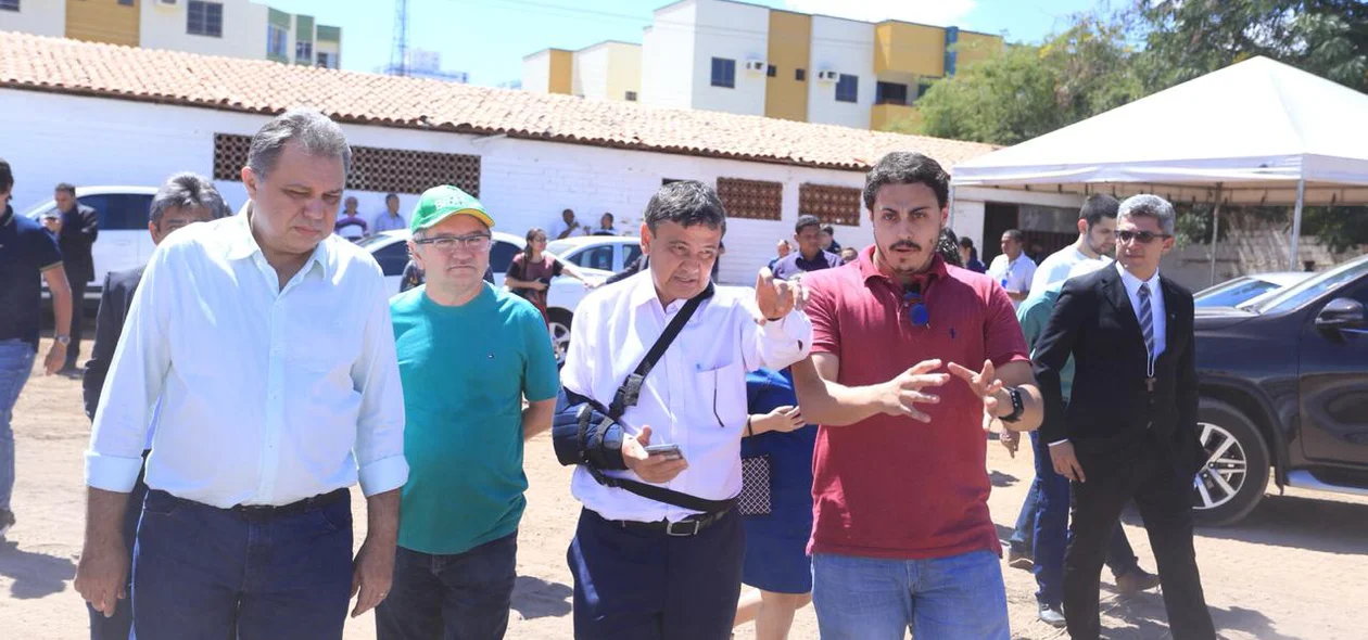 Governador visita terreno em que será construído nova maternidade do Piauí