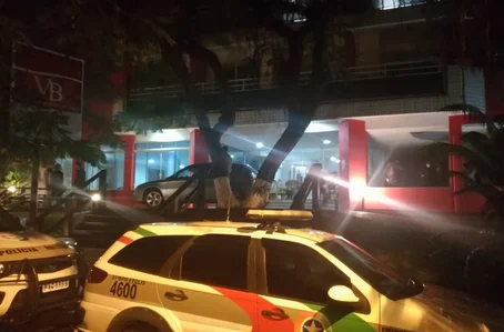 Polícia Militar isolou a área do hotel em Florianópolis