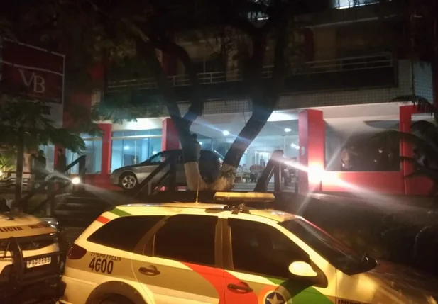 Polícia Militar isolou a área do hotel em Florianópolis