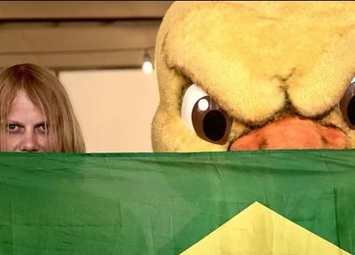 Torcedor Iuri Torski e Canarinho Pistola