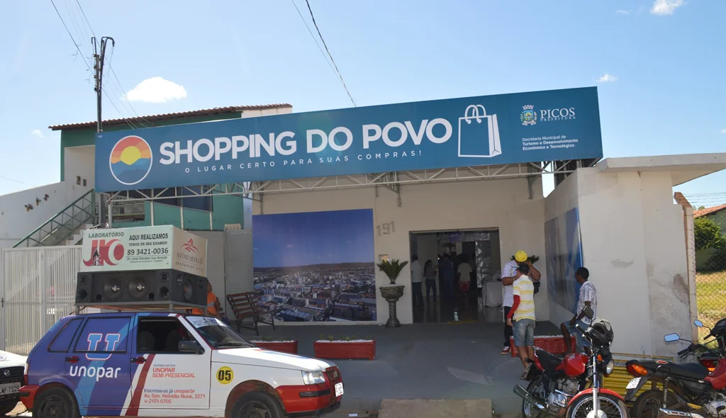 Uma das entadas do Shopping do Povo