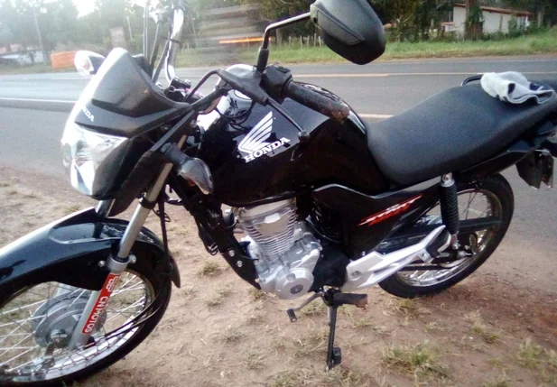 Moto foi roubada na manhã deste sábado