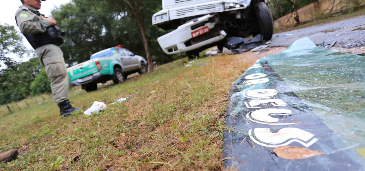 Um dos veículos deslizou na pista