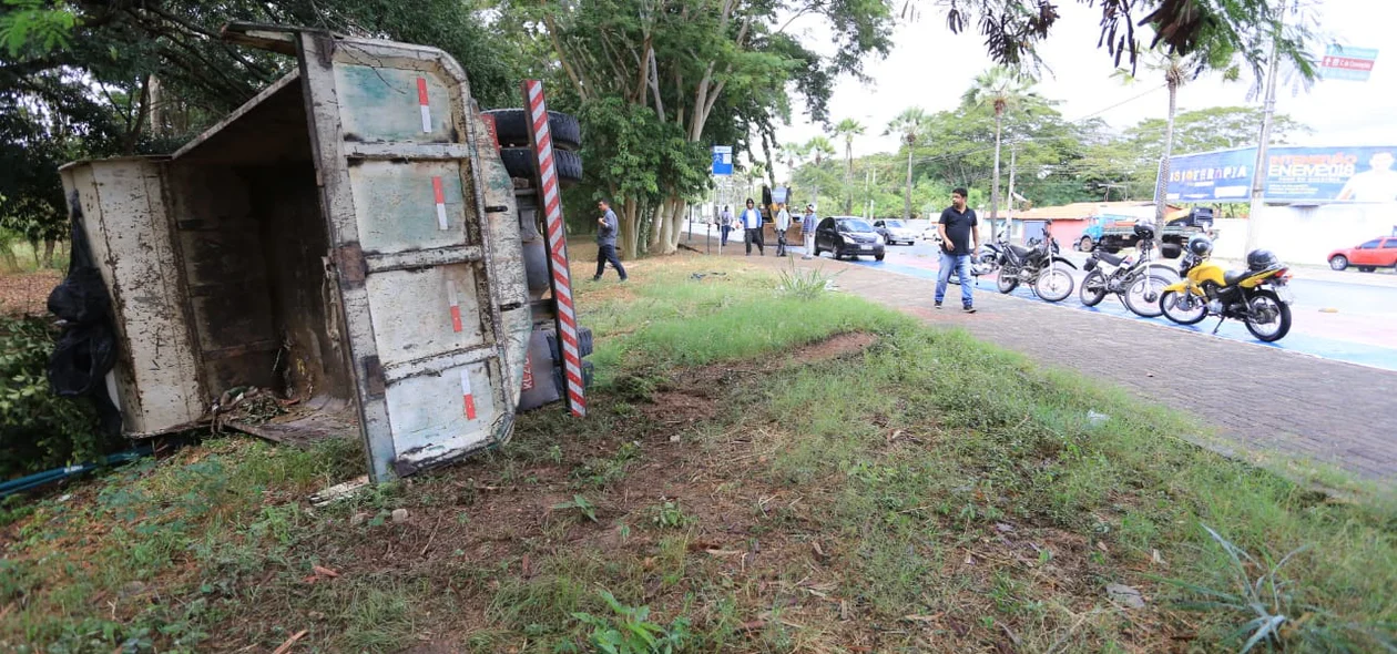 Vários curiosos foram ao local 