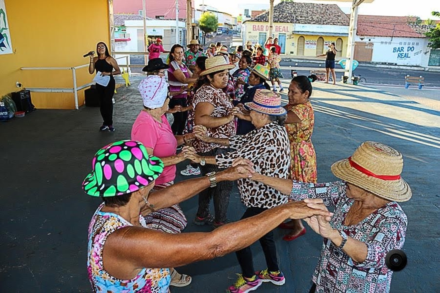 Projetos de saúde realizam festa junina em Cocal