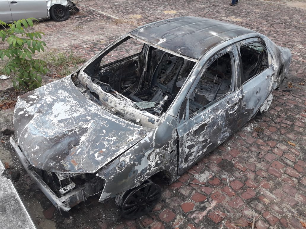 Carro incendiado de Macelo Henrique