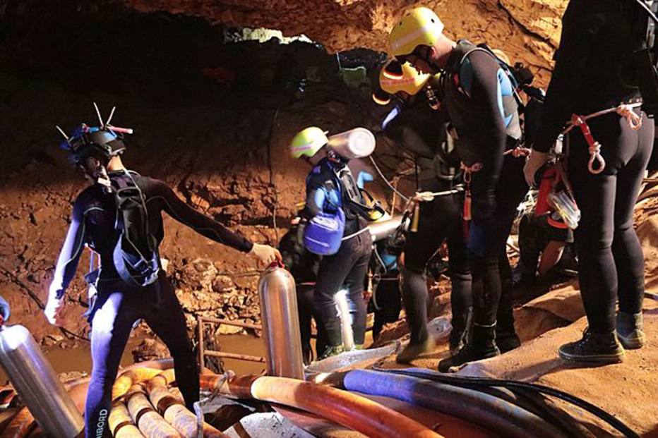 Operação de resgate em caverna da Tailândia