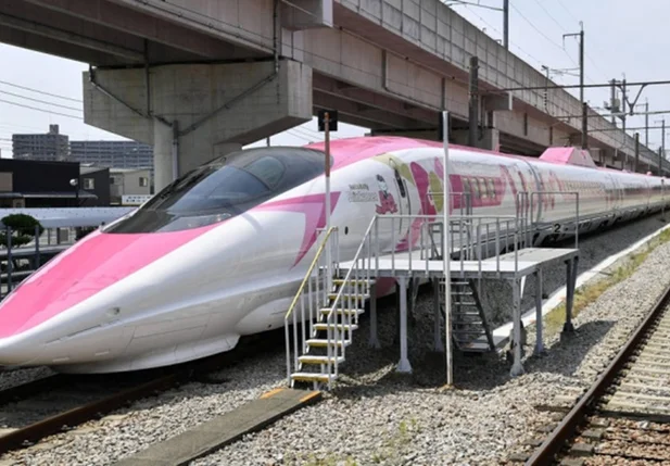 Trem-bala rosa no Japão